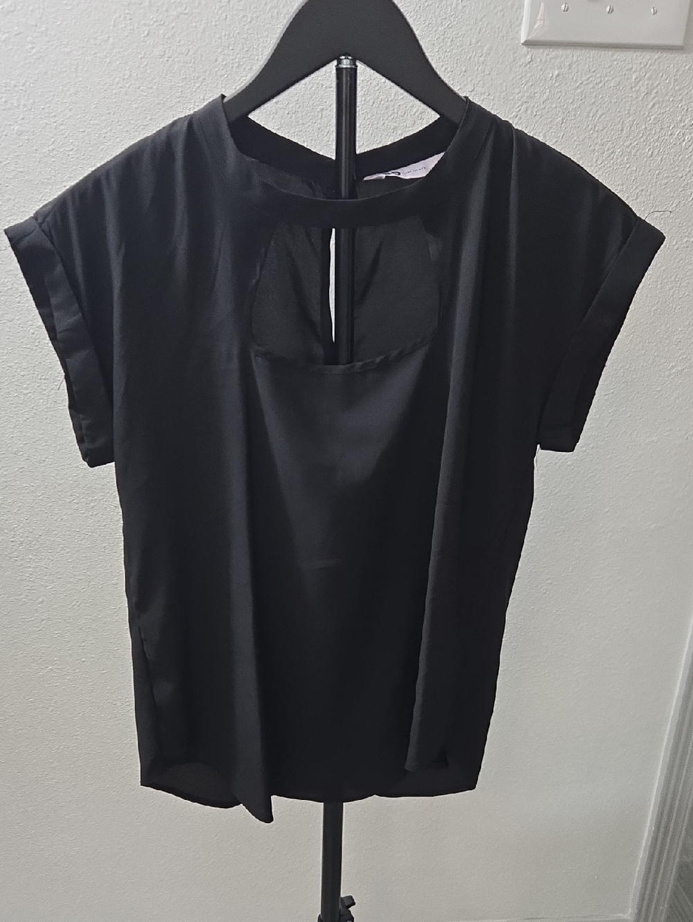 SO Black Short-Sleeve Keyhole Blouse